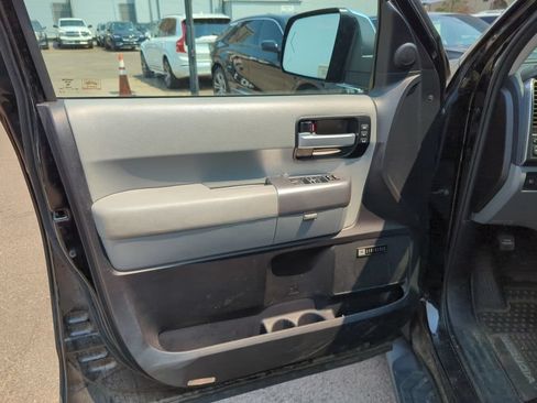 Used 2018 Toyota Sequoia Limited w/ Safety & Convenience Package AWD/4WD image 11