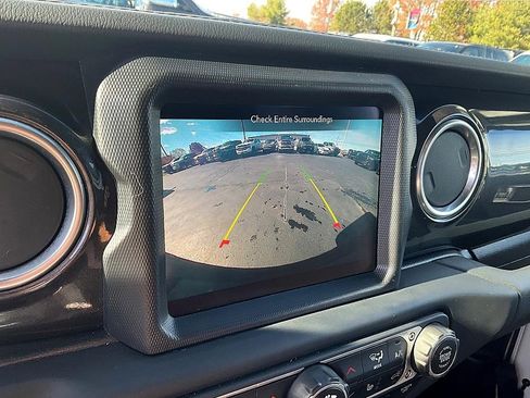 Used 2021 Jeep Wrangler Unlimited Sahara image 19