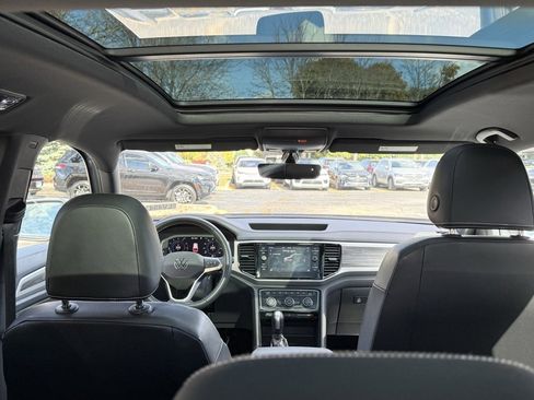 Used 2022 Volkswagen Atlas Cross Sport SE image 28