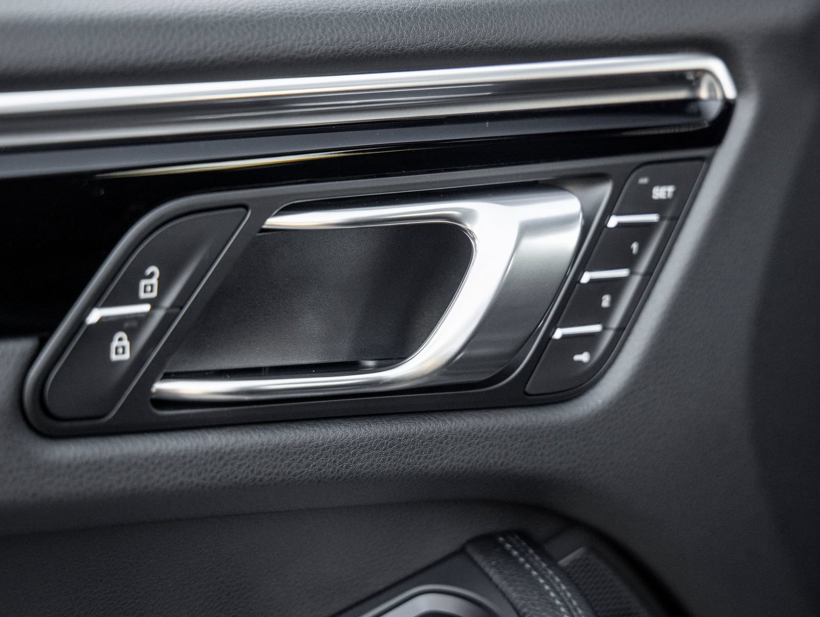 Certified 2026 Porsche Macan AWD/4WD image 21