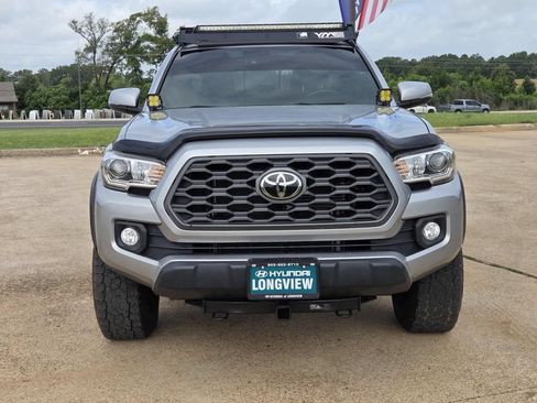 Used 2020 Toyota Tacoma TRD Off-Road AWD/4WD image 2