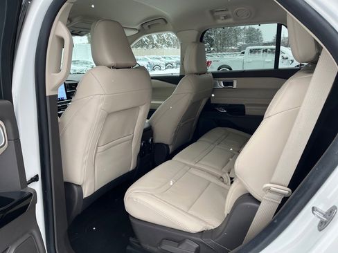 Used 2023 Ford Explorer Platinum w/ Technology Package image 10