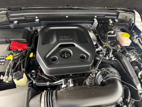 Certified 2025 Jeep Wrangler Unlimited Sport AWD/4WD image 33
