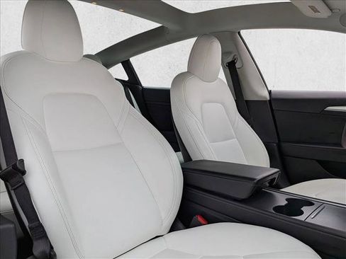 Used 2021 Tesla Model 3 Standard Range Plus image 23