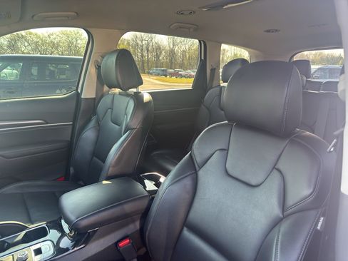 Used 2025 Kia Telluride LX image 12