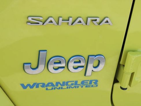 Used 2022 Jeep Wrangler Unlimited Sahara w/ Cold Weather Group AWD/4WD image 9