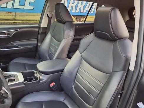 Used 2024 Toyota RAV4 XLE Premium image 12