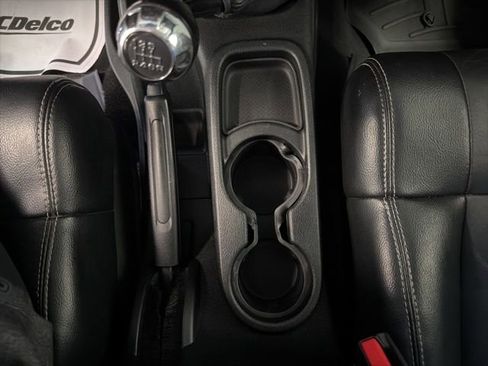Used 2012 Jeep Wrangler Unlimited Sahara w/ Max Tow Pkg AWD/4WD image 20