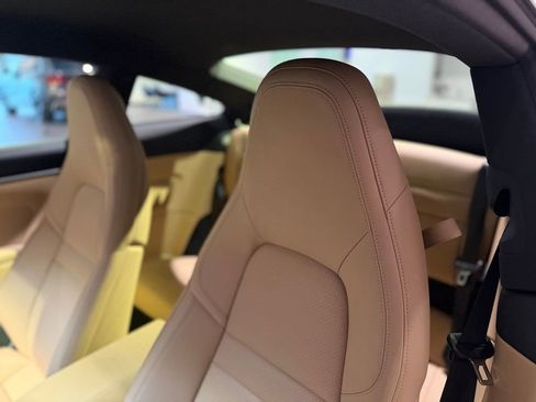 Used 2024 Porsche 911 Carrera image 6