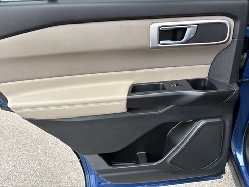 Used 2020 Ford Explorer XLT image 25