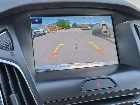 Used 2018 Ford Focus SEL w/ Cold Weather Package FWD image 14