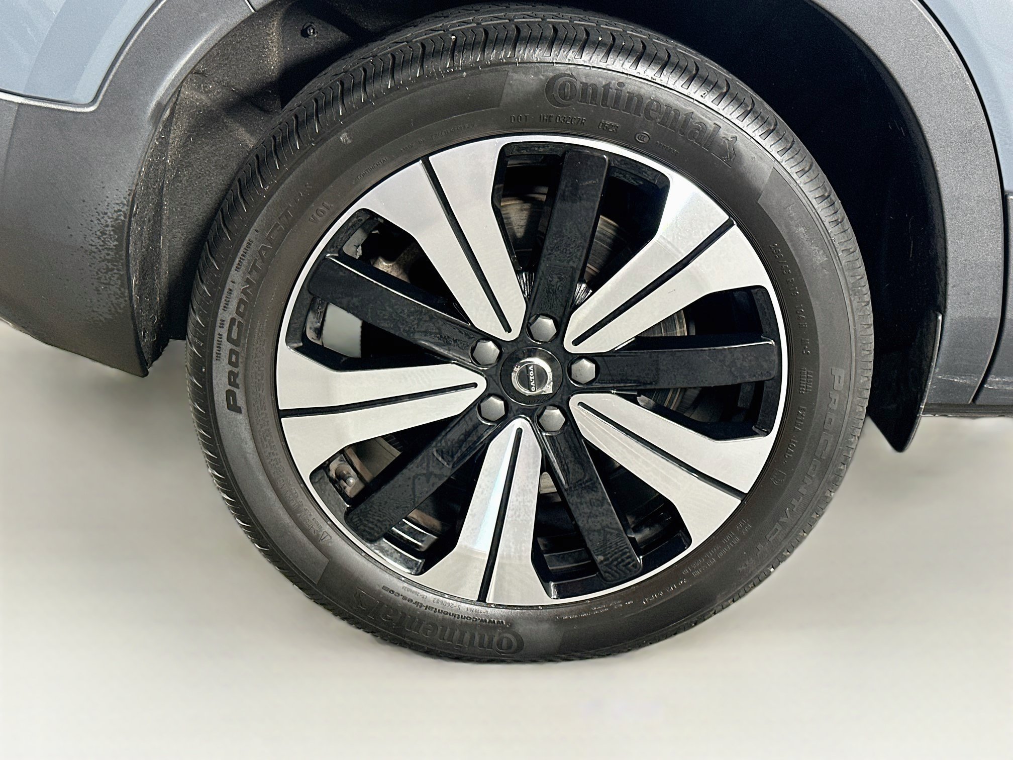 Used 2023 Volvo C40 Recharge Core w/ Protection Package Premier AWD/4WD image 11