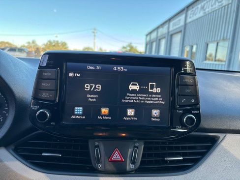 Used 2020 Hyundai Elantra GT image 19