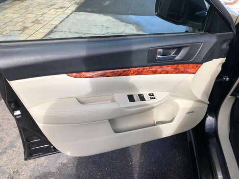 Used 2012 Subaru Legacy 3.6R Limited image 9