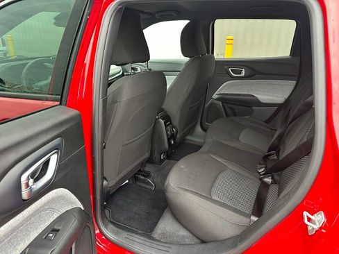 Used 2023 Jeep Compass Sport image 12