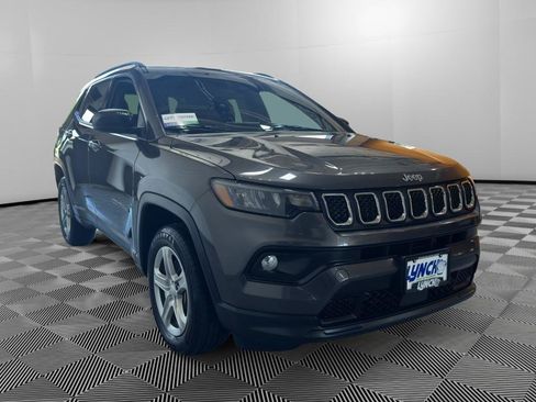 Used 2024 Jeep Compass Latitude AWD/4WD image 7