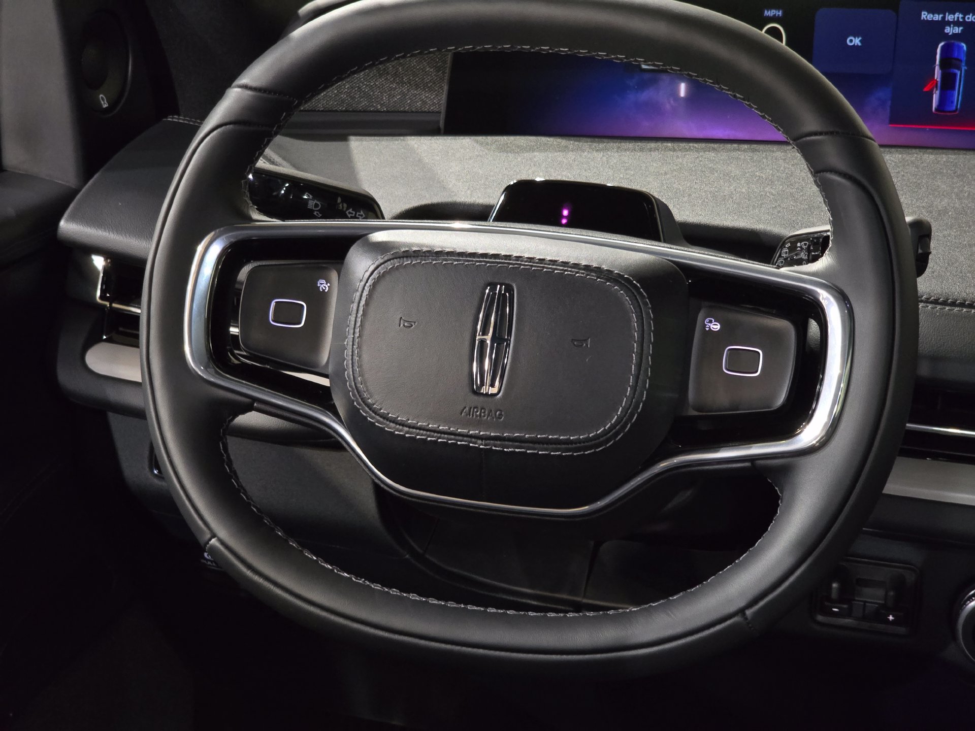 New 2025 Lincoln Navigator Reserve w/ Jet Appearance Package AWD/4WD image 39