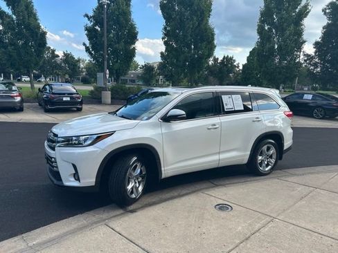 Used 2018 Toyota Highlander Limited AWD/4WD image 3