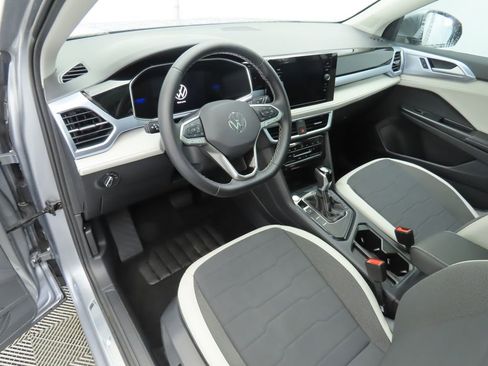 Certified 2025 Volkswagen Taos SE w/ Panoramic Sunroof Package image 9