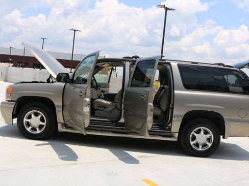 Used 2001 GMC Yukon XL Denali AWD/4WD image 75