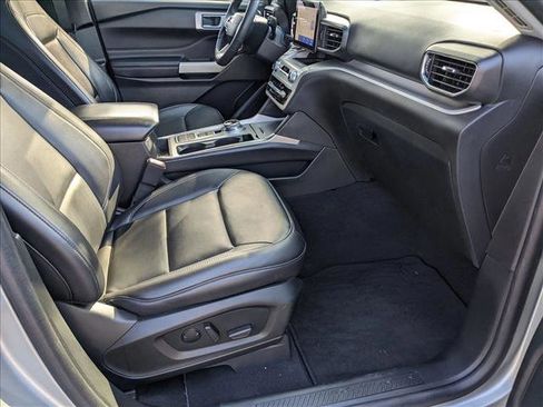 Used 2023 Ford Explorer XLT w/ Equipment Group 202A image 21