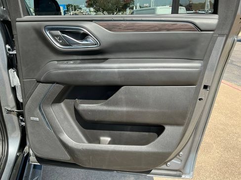 Used 2021 Chevrolet Suburban LT w/ LT Signature Package RWD image 19