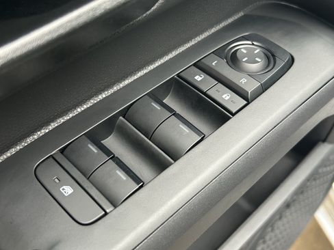 Used 2024 Toyota Tacoma SR5 AWD/4WD image 19