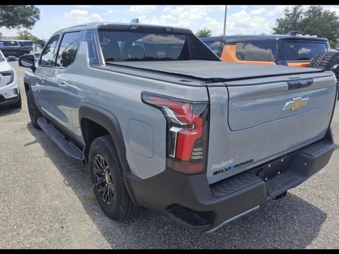 Used 2025 Chevrolet Silverado EV LT AWD/4WD image 5