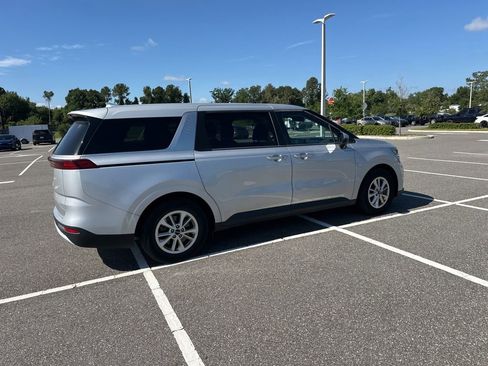 Used 2023 Kia Carnival LX FWD image 5
