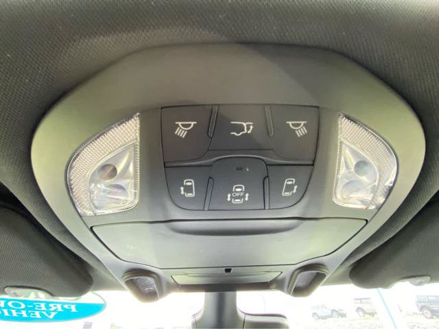 Used 2026 Chrysler Pacifica Limited FWD image 38