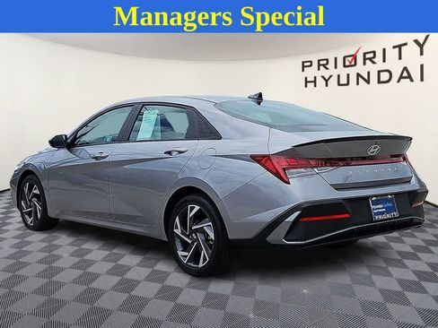 Certified 2025 Hyundai Elantra SEL FWD image 6