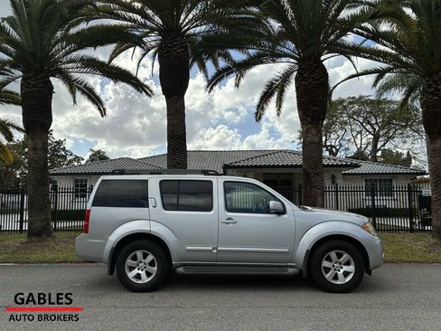 Used 2012 Nissan Pathfinder SV image 2