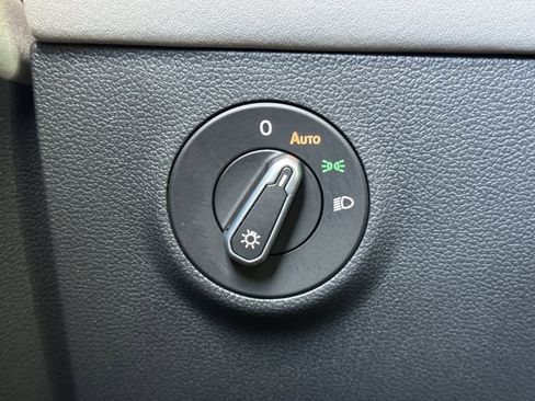 New 2025 Volkswagen Taos SE image 28