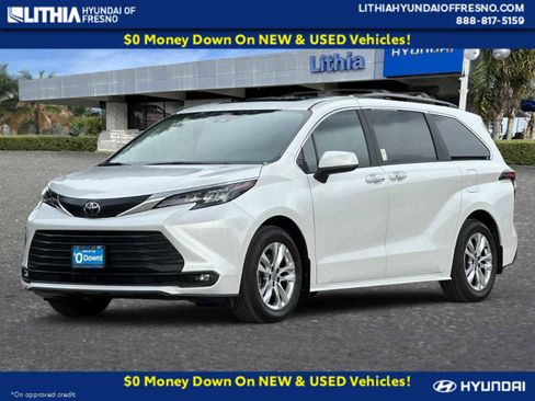 Used 2026 Toyota Sienna XLE image 1