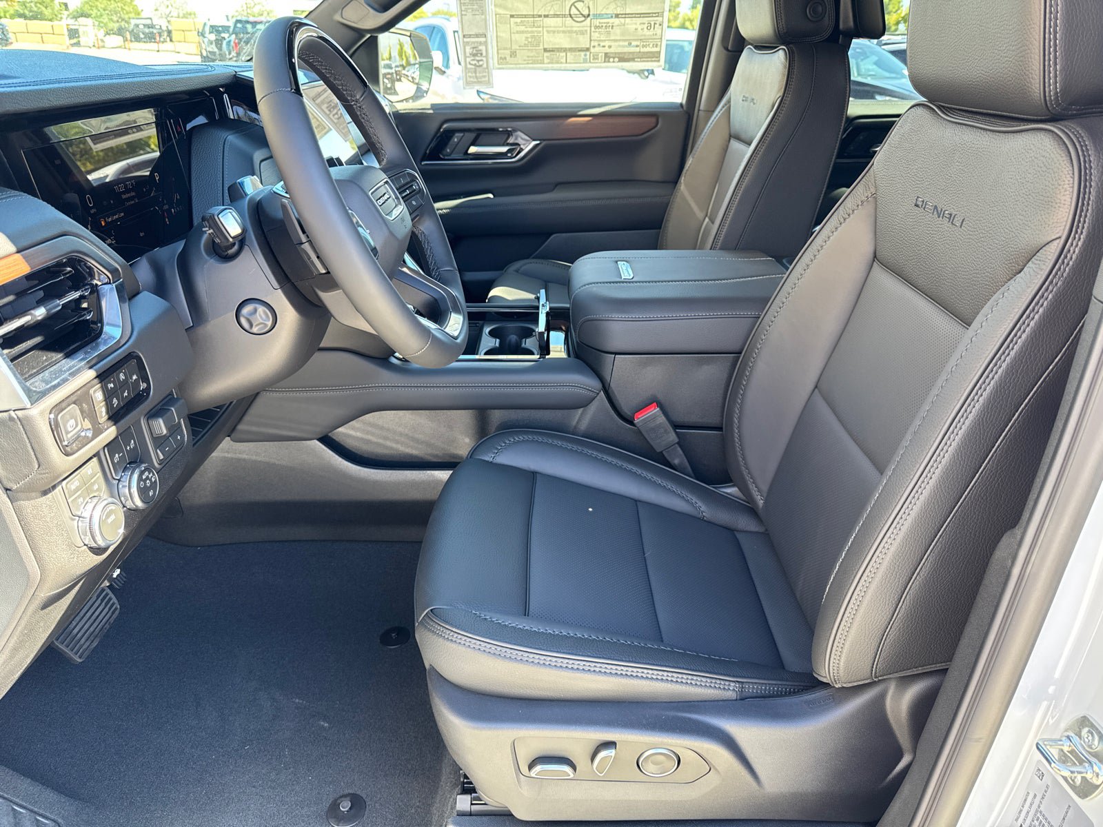 New 2027 GMC Yukon Denali w/ Denali Reserve Package AWD/4WD image 32