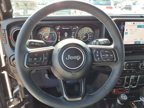 Used 2025 Jeep Wrangler Unlimited Rubicon AWD/4WD image 15