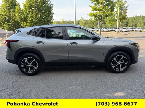 Used 2026 Chevrolet Trax RS w/ Sunroof Package FWD image 8