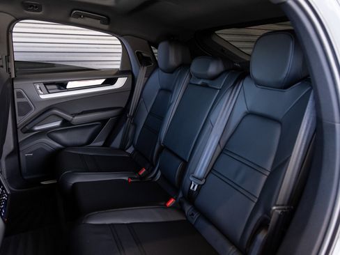 Certified 2026 Porsche Cayenne Coupe image 27