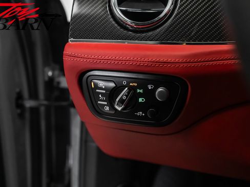 Used 2022 Bentley Bentayga image 30