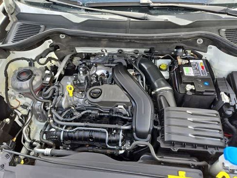 Used 2022 Volkswagen Taos SE FWD image 14