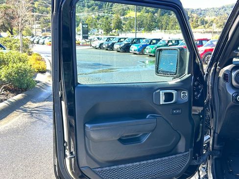 Used 2023 Jeep Wrangler Sport S image 11