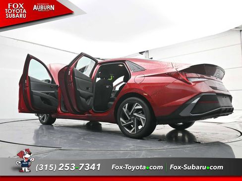 Used 2025 Hyundai Elantra SEL image 32