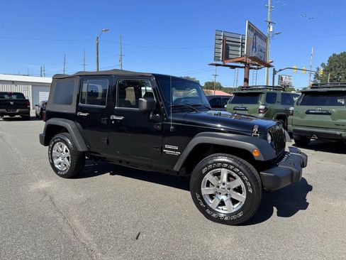 Used 2013 Jeep Wrangler Unlimited Sport image 3