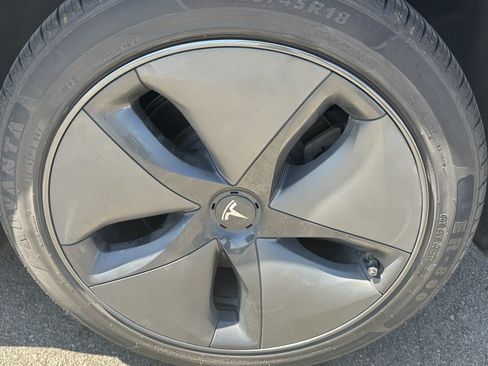 Used 2018 Tesla Model 3 Long Range AWD/4WD image 13