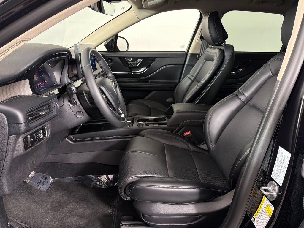 Used 2025 Lincoln Corsair Reserve w/ Equipment Group 202A AWD/4WD image 18