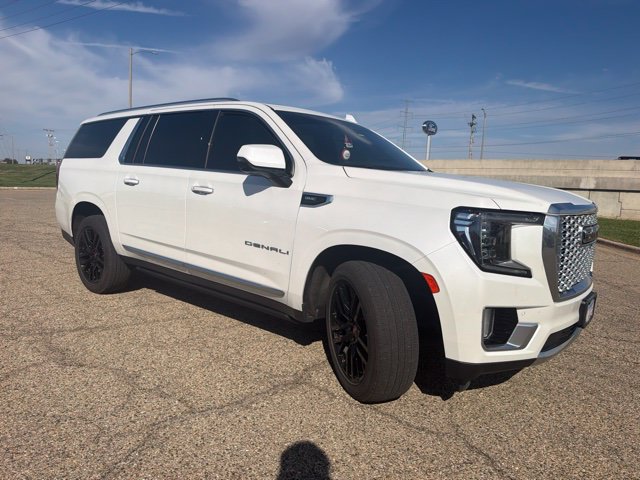 Used 2022 GMC Yukon XL Denali AWD/4WD image 2