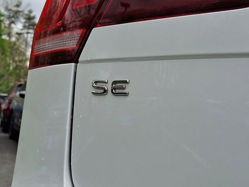 Used 2024 Volkswagen Tiguan SE R-Line AWD/4WD image 31