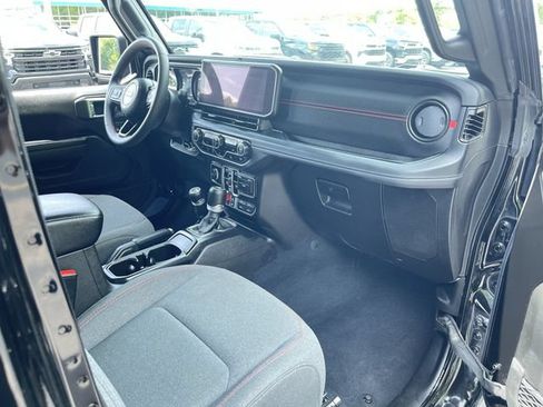 Used 2024 Jeep Wrangler Unlimited Rubicon AWD/4WD image 27