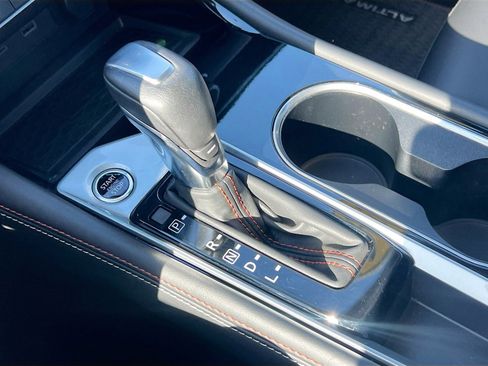 Used 2023 Nissan Altima 2.5 SR w/ SR Premium Package image 17