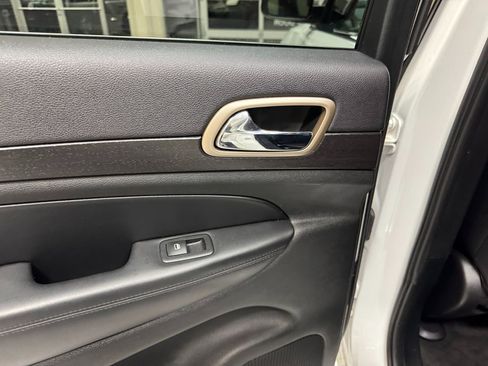 Used 2015 Jeep Grand Cherokee Altitude image 44